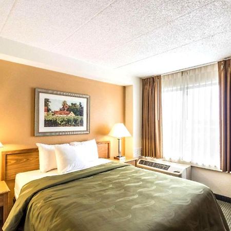 Norwood Inn & Suites Milwaukee Ngoại thất bức ảnh